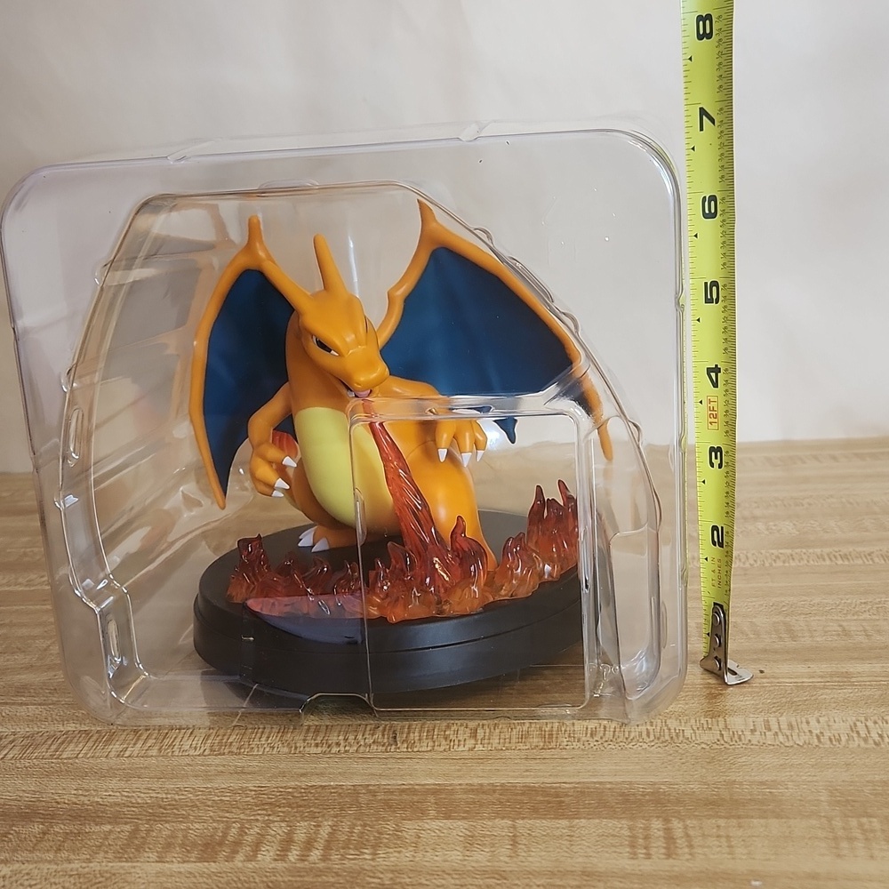 Charizard Figure with Flames - Picture 4 of 4